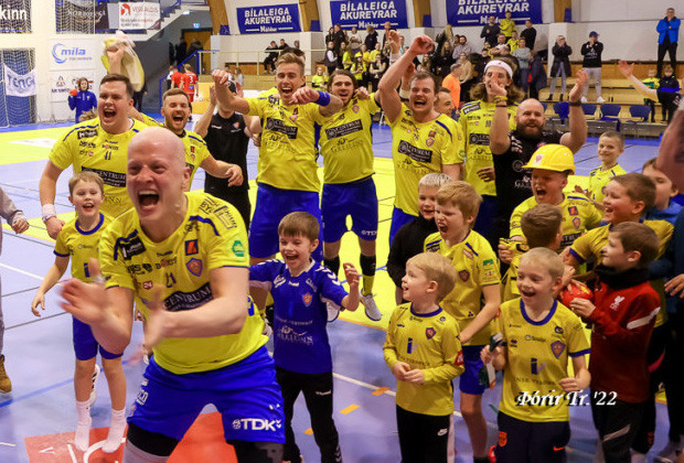 rslitakeppnin hefst  morgun!