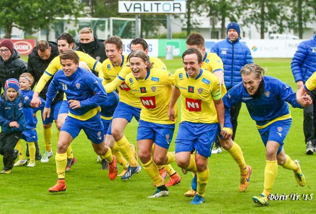 Stuningsmannafer  undanrslitaleik FH og KA