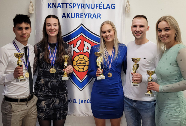 Jna og Mateusz best  lokahfi blakdeildar
