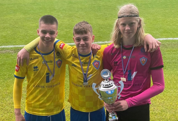 Aron, Jhann og Mikael  fingahp U16