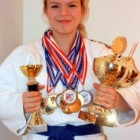 Helga Hansdóttir með verðlaunagripi fyrir þetta ár